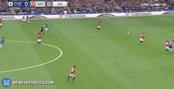 Enlace a GIF: Gol de Pedro que aprovecha un tremendo error defensivo del United en el segundo 35 de