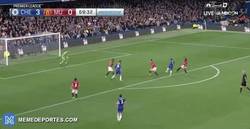 Enlace a GIF: Golaaaaaazo de Kanté. Menudo show del Chelsea contra el United