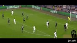 Enlace a GIF: Después de la obra descomunal de Özil, el golazo de Meunier en el último minuto ante el Basel
