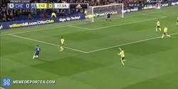 Enlace a GIF: Hazard sigue en un gran estado de forma y ha sido el primer goleador frente al Everton
