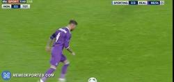 Enlace a GIF: Gol de Benzema que pone el segundo del Real Madrid frente al Sporting
