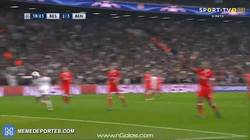 Enlace a GIF: Golazo de tijera de Cenk Tosun ante el Benfica