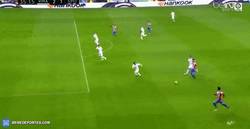 Enlace a GIF: El Sporting pone el primero para su marcador con gol de Carmona