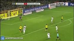 Enlace a GIF: Gran gol que armaron Reus y Dembele en la goleada del Dortmund