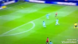Enlace a GIF: El jugadon de Sergio León que casi hace el golazo del año con Osasuna