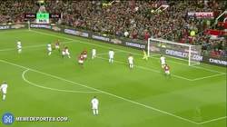 Enlace a GIF: Gran jugada del United y gol de Blind para adelantar a los red devils