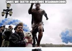 Enlace a La estatua de Messi en Argentina aparece así de la noche a la mañana