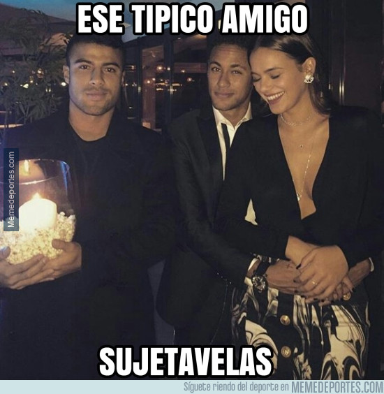 942269 - Rafinha, el sujetavelas de Neymar y su novia