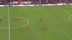 Enlace a GIF: El Liverpool se hunde en la FA Cup, Weimann pone el 0-2 para los Wolves