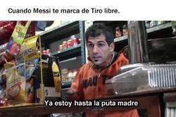 Enlace a Iraizoz lo pasa mal con Messi