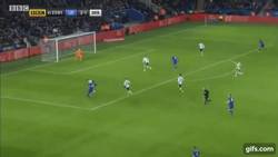 Enlace a GIF: ¡El golazo de la semana! El soberbio gol que Demarai Gray marcó con Leicester City