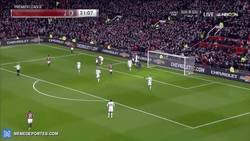 Enlace a GIF: Juan Mata adelanta al United ante el Watford y se marca una gran celebración