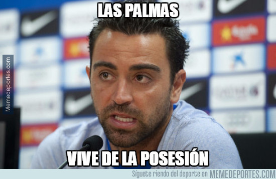 952786 - Xavi está atento al juego de Las Palmas