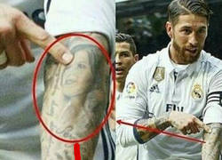 Enlace a El fail del tatuaje de Ramos, con un parecido razonable muy inquietante