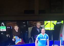 Enlace a GIF: Charlie Adam lanzó el que probablemente sea el peor córner de la historia