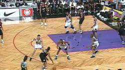 Enlace a VÍDEO: Se cumplen 19 años de uno de los mates más famosos de la historia de la NBA. Allen Iverson.