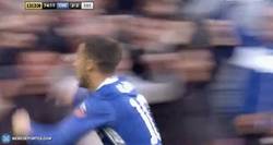 Enlace a GIF: Gooooooool de Hazard que vuelve a adelantar al Chelsea en el marcador
