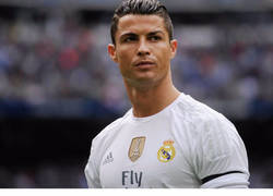 Enlace a El Real Madrid quiere echar a Cristiano por una copia exacta de él