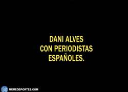Enlace a La diferencia de Dani Alves con periodistas españoles y con periodistas italianos