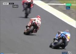 Enlace a GIF: Brutal accidente de Miller en los FP4 de MotoGP