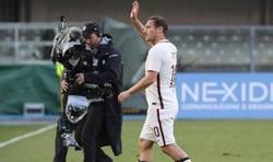Enlace a Totti anuncia que jugará el domingo su último partido con la Roma