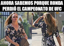 Enlace a Ronda Rousey anda despistada...