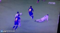 Enlace a GIF: El caño de Messi a Sergio Ramos que se estudiará en las clases de fútbol