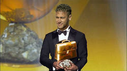 Enlace a Neymar gana el maletín de oro al mejor negocio del siglo