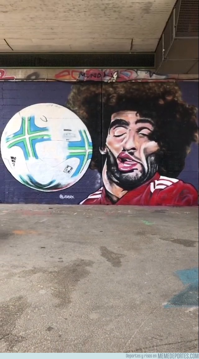 992212 - En Australia hacen un mural con la foto de Fellaini