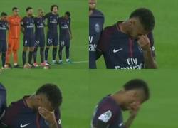 Enlace a La emoción de Neymar en el minuto de silencio por las víctimas de Barcelona