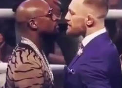 Enlace a Se filtra la conversación entre McGregor y Mayweather en su careo en el ring