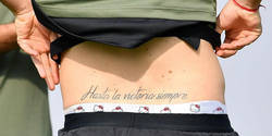 Enlace a El tatuaje que se hizo Higuaín en la lumbar