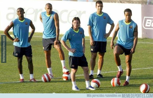 1001438 - Dios del fútbol junto a 4 simples terrícolas que juegan bien al fútbol: Messi, Etoo, Henry y Ronnie