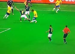 Enlace a No es Neymar ni Ronaldinho, es Paulinho y su jugada regateando con Brasil que da la vuelta al mundo