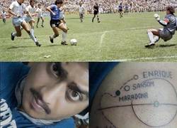 Enlace a Hombre en la India se tatúa el gol del siglo de Maradona y luce así de espectacular
