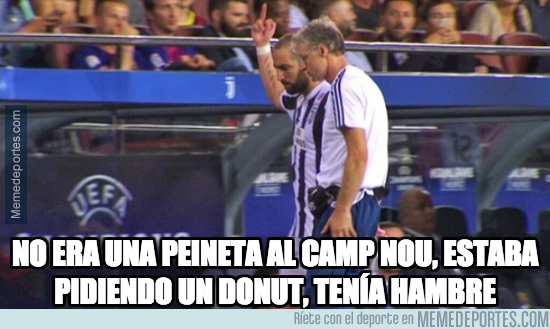 998968 - Higuaín y su dedo en el Camp Nou