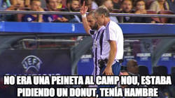 Enlace a Higuaín y su dedo en el Camp Nou