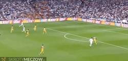 Enlace a GIF: Gooooool de Cristiano Ronaldo tras empujarla perfectamente al fondo de la red del Apoel