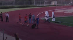 Enlace a Insultos máximos a Piqué al entrar al entrenamiento de la selección española