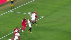 Enlace a GIF: Así fue el gol de Lenglet que adelanta al Sevilla