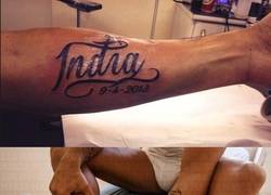 Enlace a Los injertos de piel arruinaron el tatuaje de Cazorla con el nombre de su hija :(