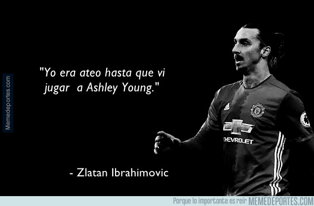 1009521 - Zlatan viendo jugar a Ashley Young