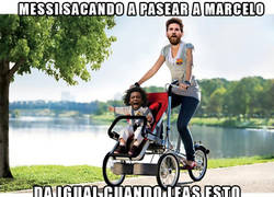 Enlace a Messi sacando de paseo a Marcelo