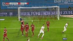 Enlace a GOLAZO: La caricia de James al balón en un tiro libre contra el Leverkusen