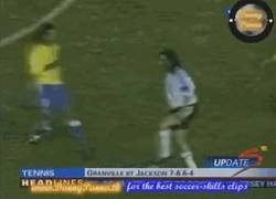 Enlace a GIF: Sorín recuerda a Ronaldinho en su retirada
