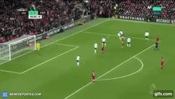 Enlace a Increíble gol de Salah que le daba la victoria parcial al Liverpool en un vibrante final