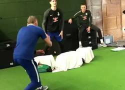 Enlace a El ejercicio de reflejos que hace Courtois en el Chelsea con el que todos están alucinando