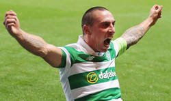 Enlace a Tras dos patadas y un balonazo, en vez de fingir dolor prefiere reaccionar así