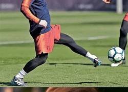 Enlace a La foto en el entrenamiento que demuestra que Messi no es humano
