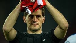 Enlace a La emocionante ovación de Anfield a Iker Casillas en su último partido de Champions